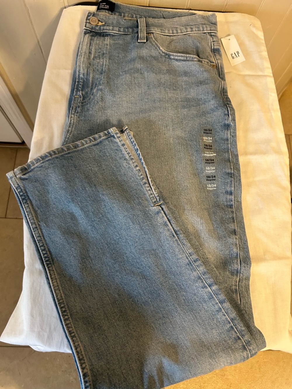 NWT Gap High Rise 90’s Straight Jeans With Split Hem /18/34R
